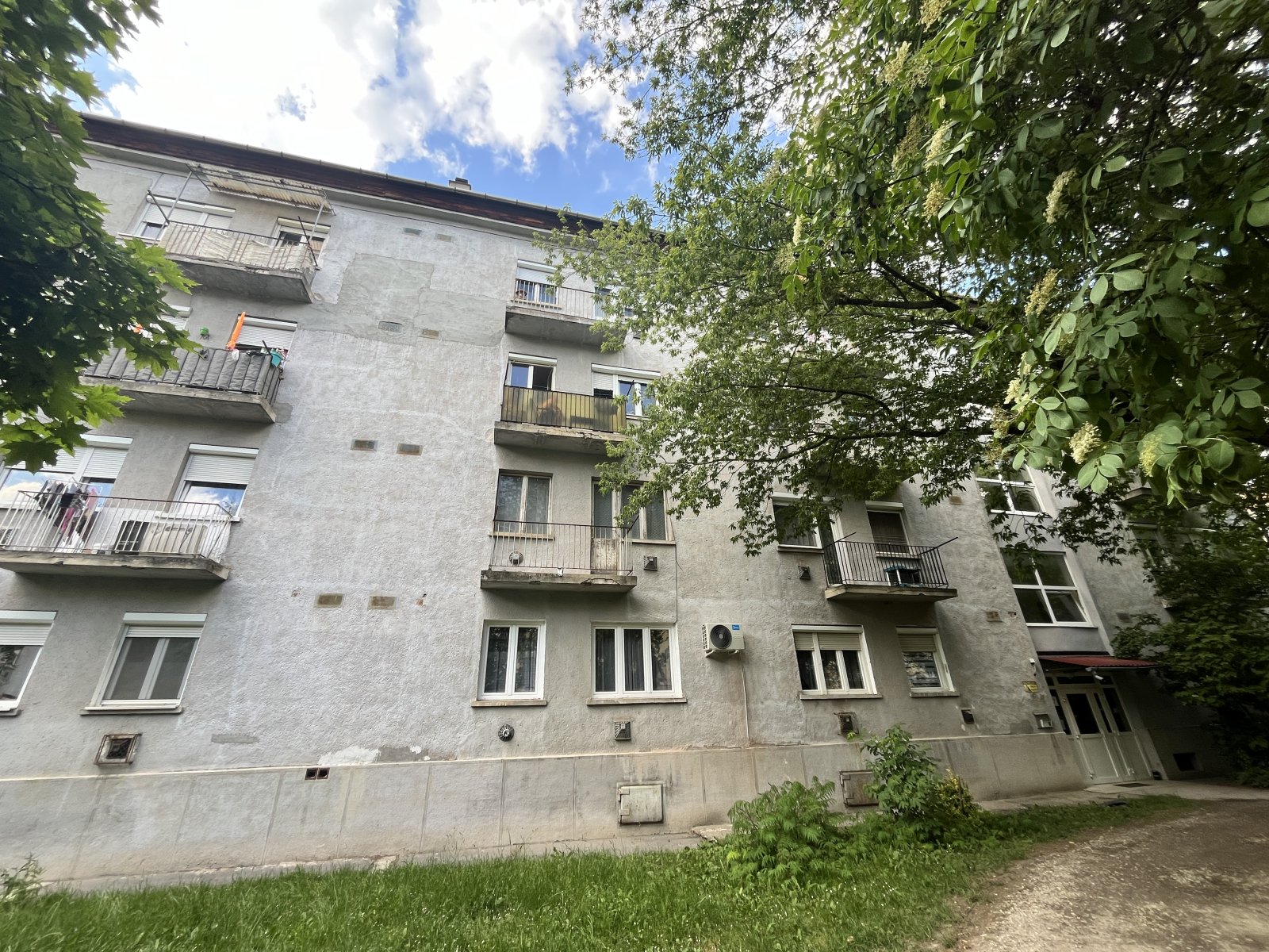 Lakás